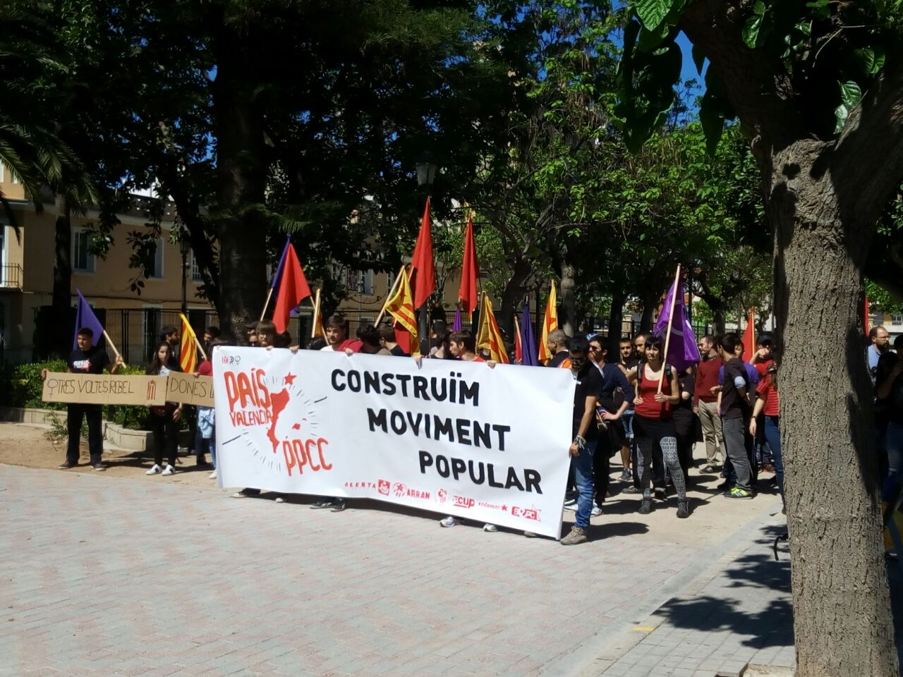 Manifestació a Sueca per a commemorar el 25 d'abril