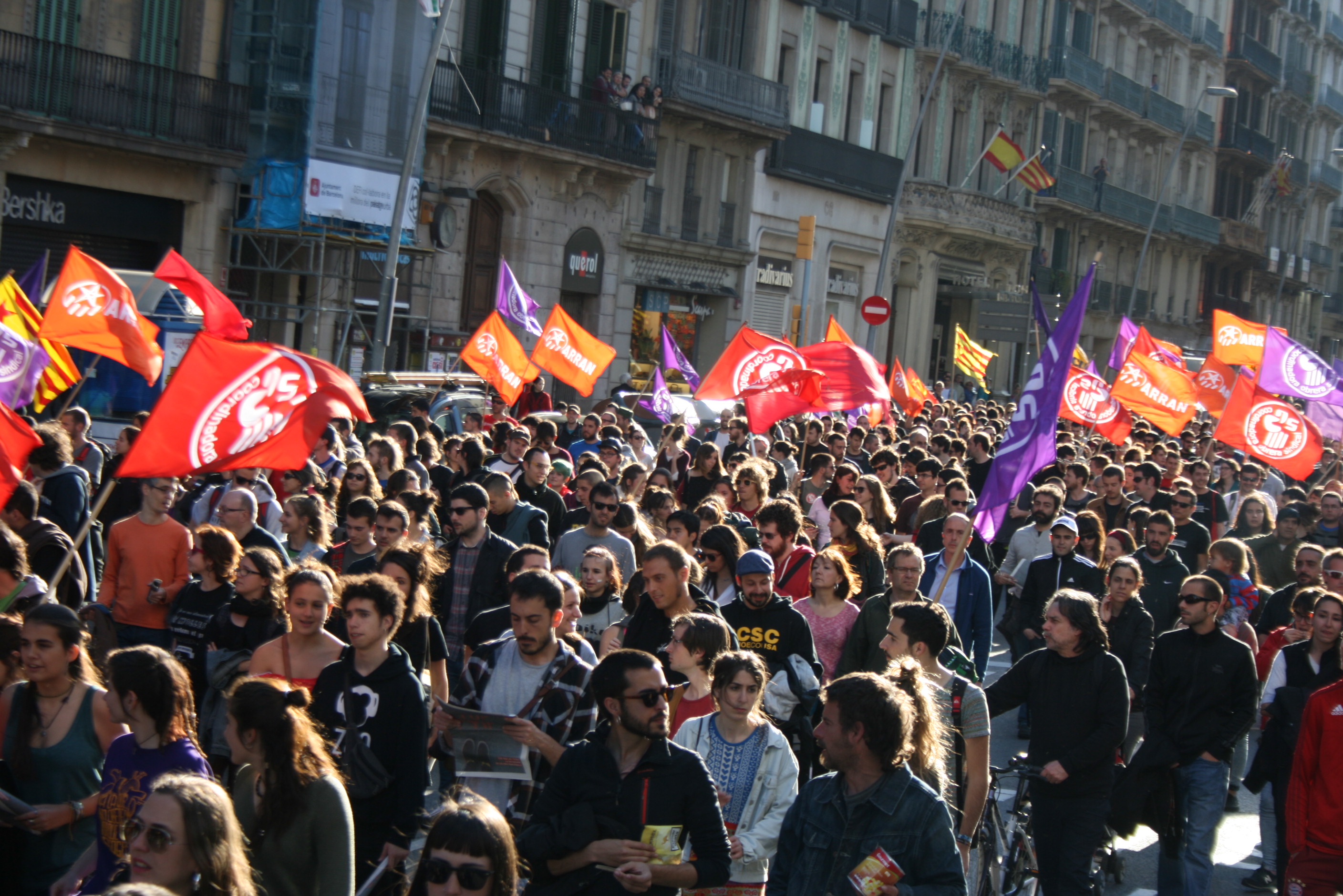 Demostració de força de l'Esquerra Independentista durant el Primer de maig a Barcelona