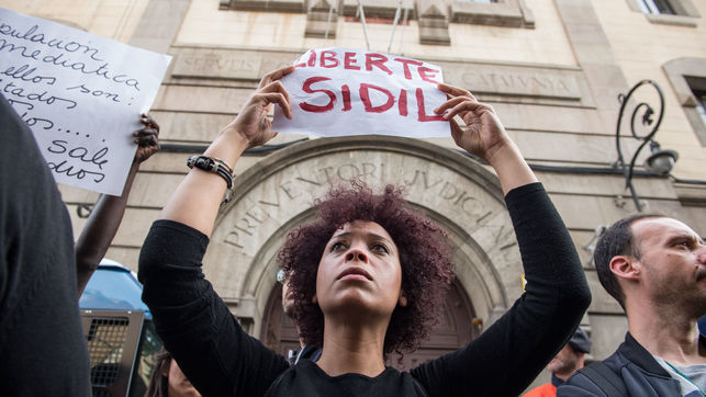 Un govern sota control policial