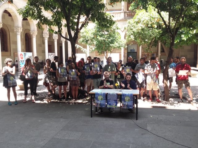 La roda de premsa ha acabat amb aplaudiments de les solidàries