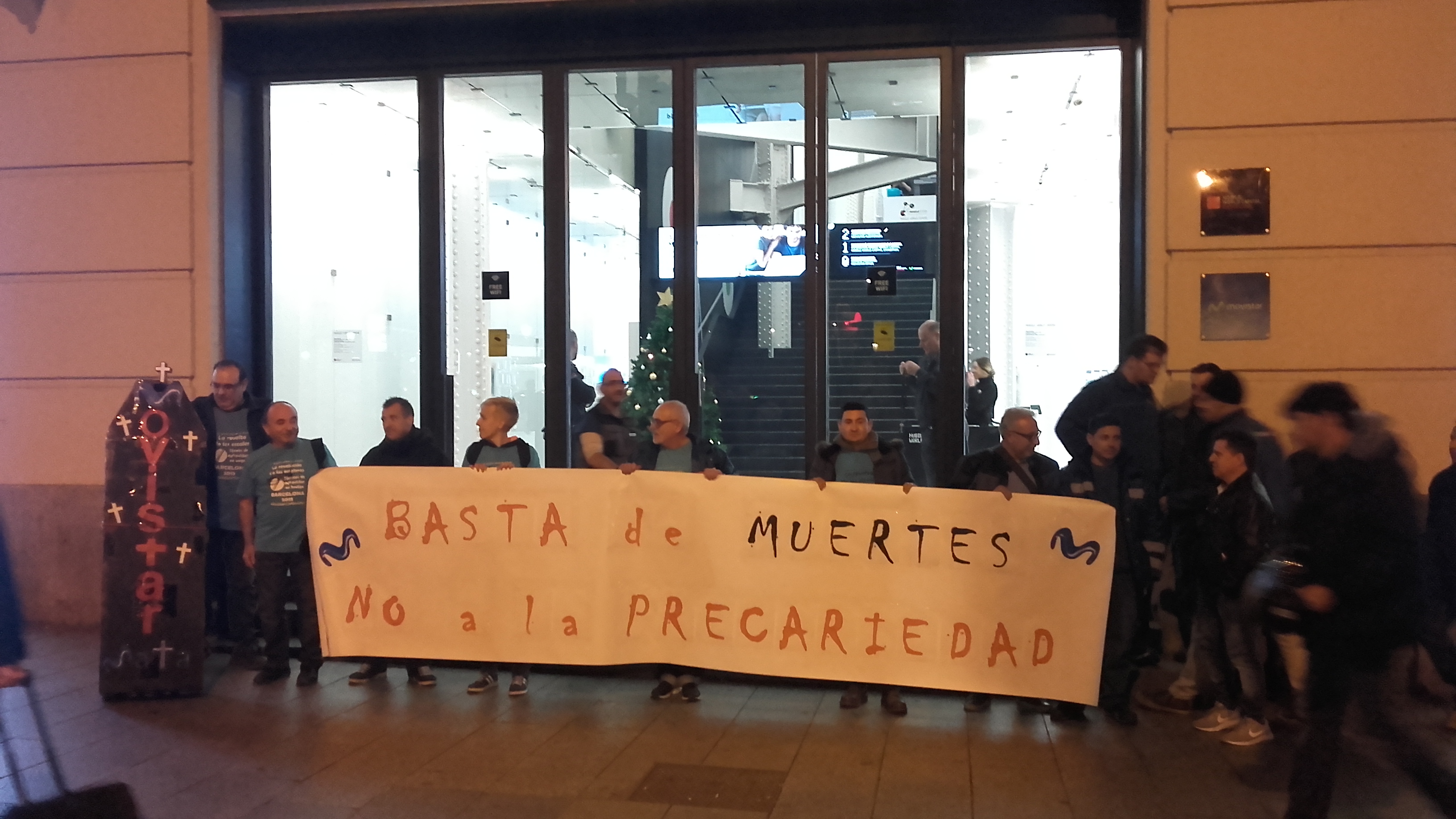 La precarietat i l'incompliment de conveni revifen la Marea Blava