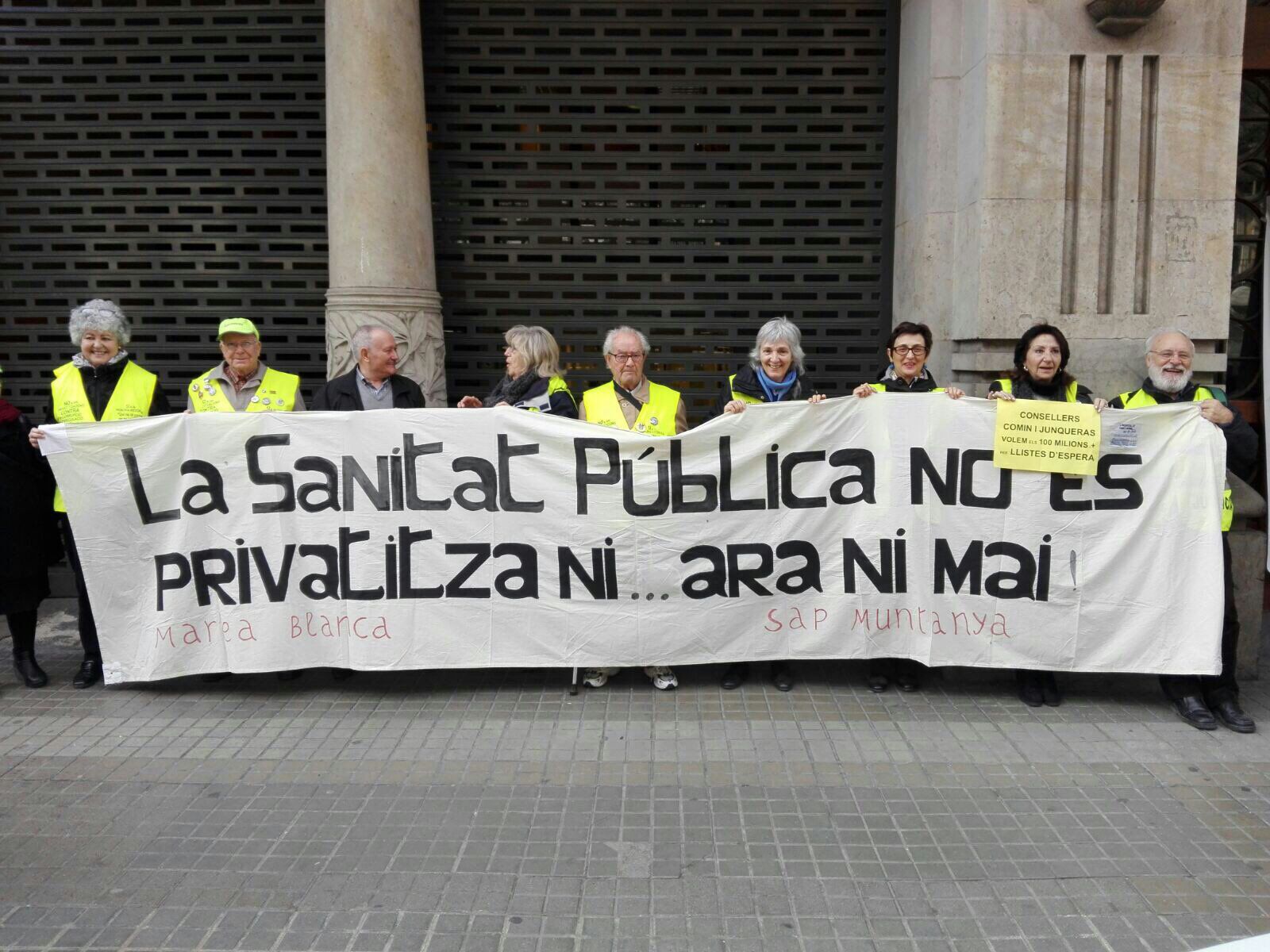 Marea Blanca i PAICAM ocupen vicepresidència per exigir millors pressupostos per sanitat