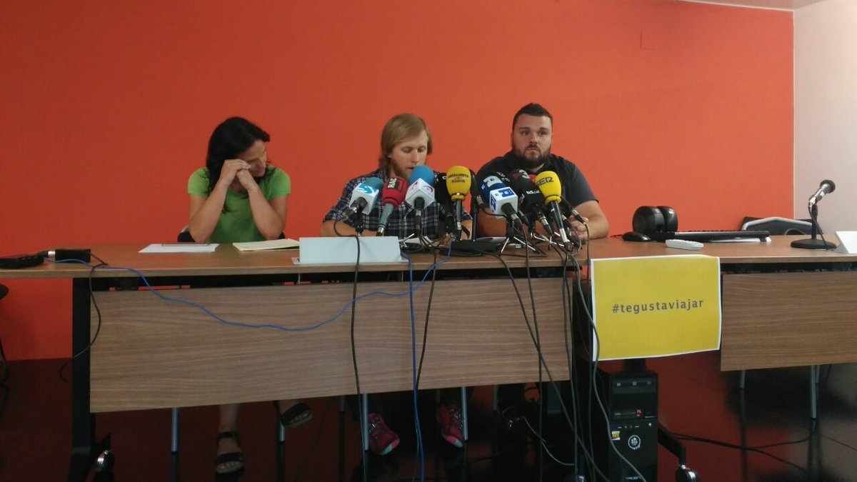 Les onze expulsades del vol Barcelona-Dakar exigeixen explicacions a Vueling