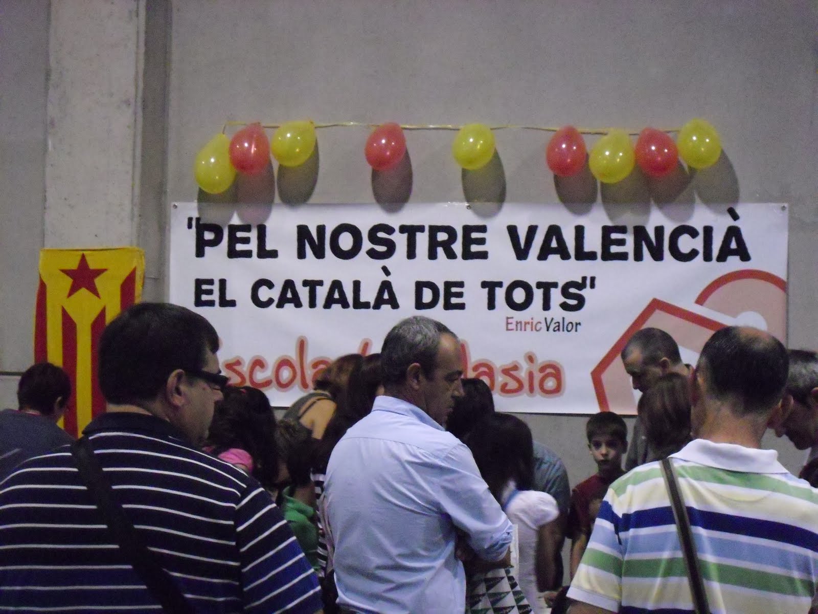 Una política lingüística d'embarbussament