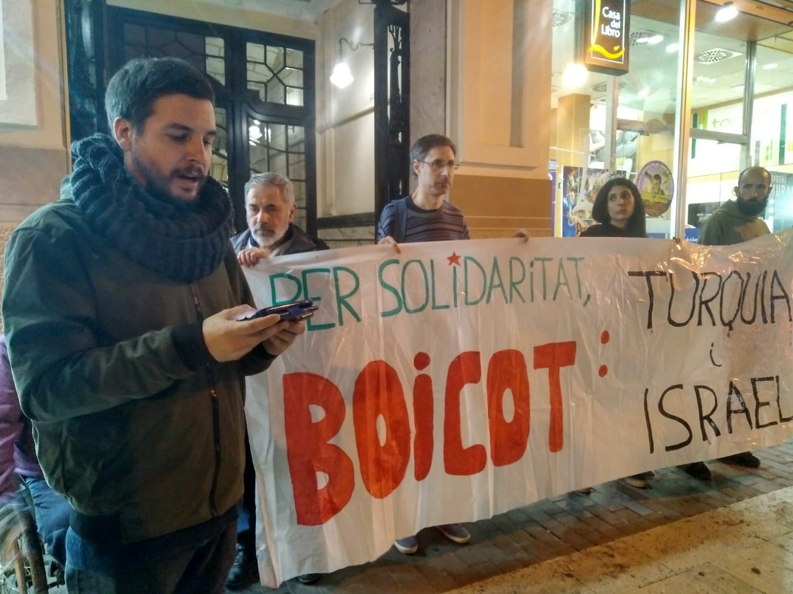 Concentració a València contra la hipocresia d'Erdogan