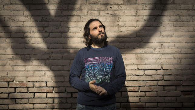 Alfons Olmo: «Moments com aquest, quan tot trontolla, són també bons per fer un replantejament profund i posar fi a la situació de precarietat absoluta en què ens trobem les treballadores de la cultura»