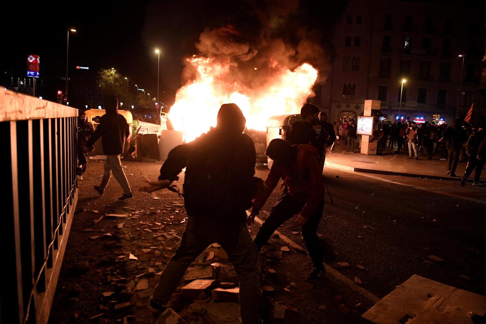 La lluita als carrers porta la repressió i abusos de l'Estat espanyol als mitjans internacionals