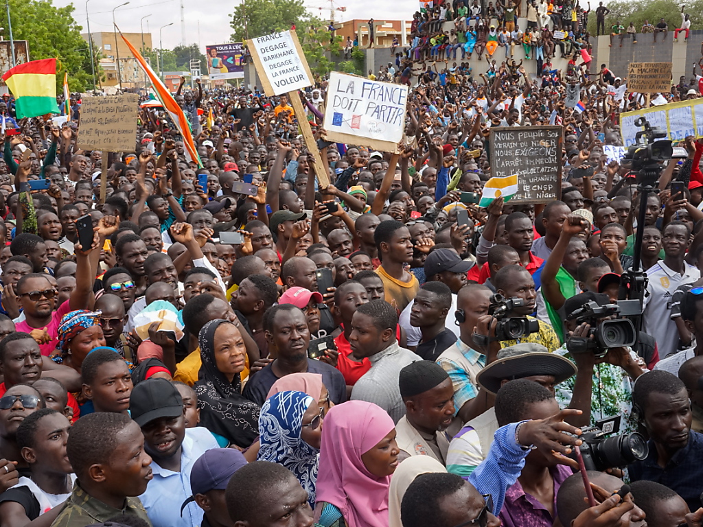 Amenaça d'intervenció militar al Níger. Què passa al Sahel?